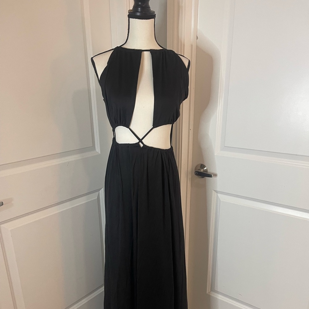 Peekaboo Maxi Dress 🌸 - Picture 7 of 9